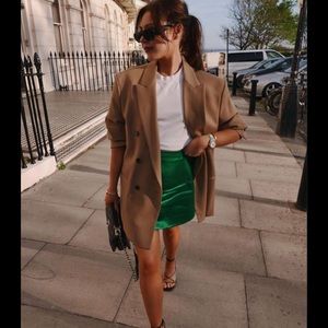 ZARA SATIN EFFECT MINI SKIRT. 9479/081